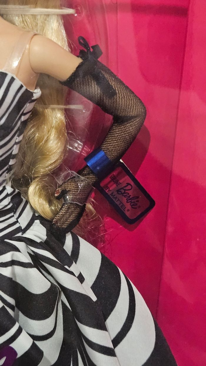 Poupée Barbie signature anniversaire 65 ans - photo numéro 4