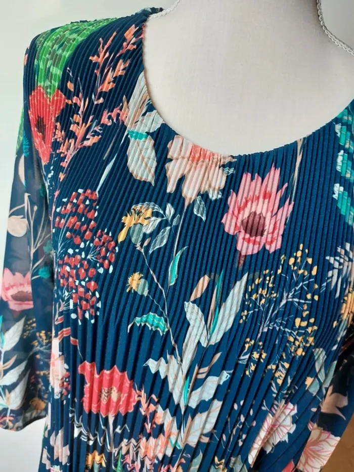 Jolie courte plissée à fleurs - photo numéro 2