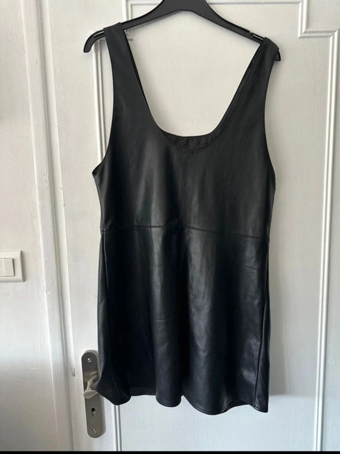 Robe courte à bretelles en similicuir noir taille M Mango - photo numéro 5