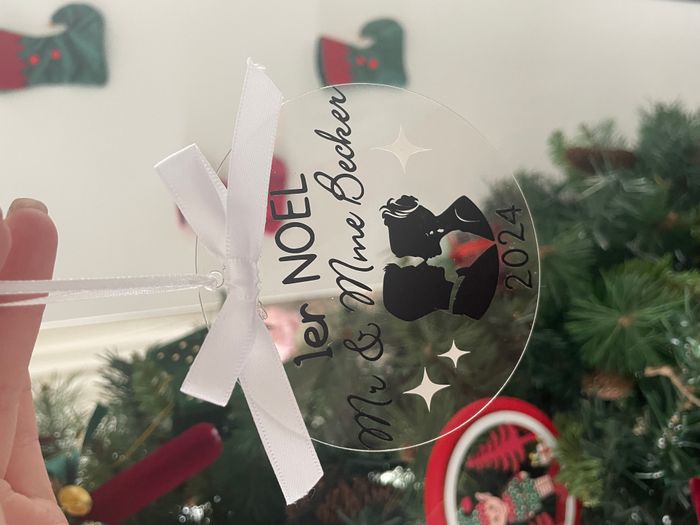 Boule de Noël en plexiglass personnalisée avec ruban en satin | Premier Noël - photo numéro 4