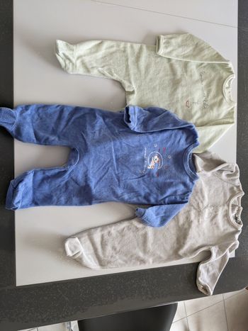 Lot de 3 pyjamas taille 9 mois