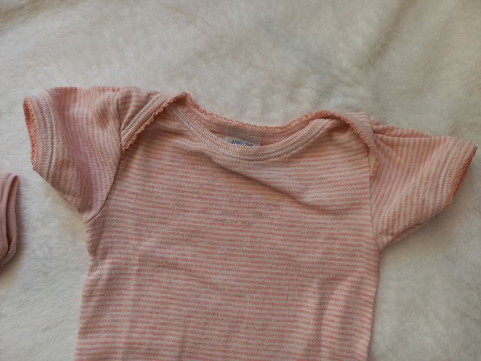 Lot de 4 bodies 3mois petit bateau manche courte - photo numéro 2
