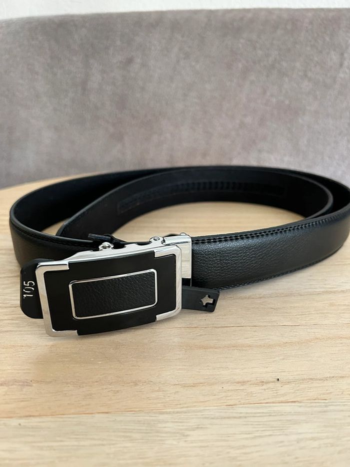 Ceinture en cuir noir taille 105 cm