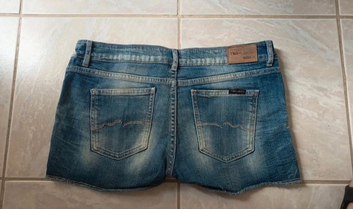 Short en jeans Teddy Smith taille 40 - photo numéro 2