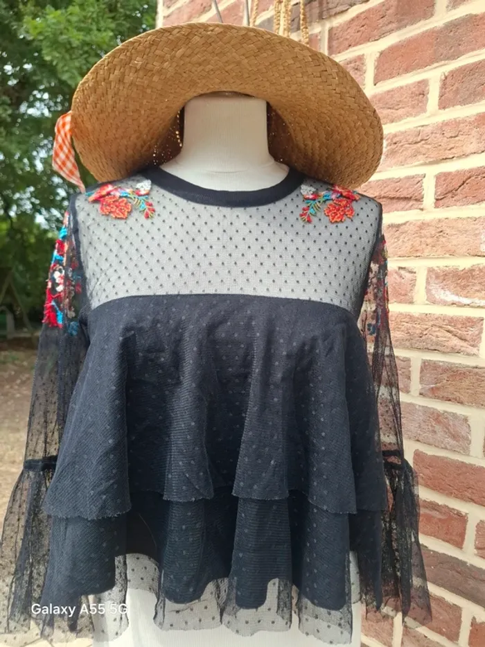 Haut broderie florale Bershka