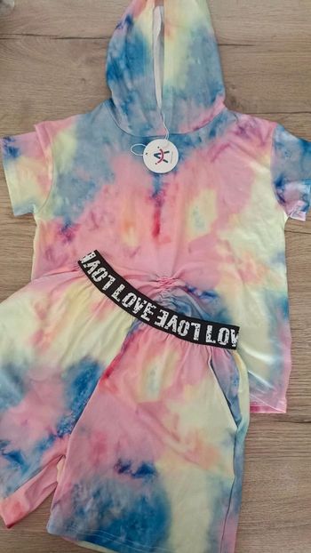 Ensemble 2 pièces rétro tshirt et short, style 90's