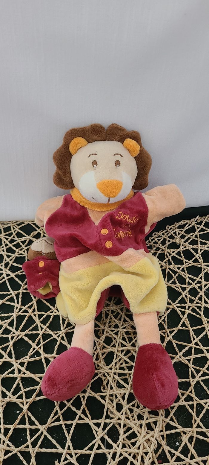 DOUDOU ET COMPAGNIE LION MARIONNETTE JAUNE ORANGE BORDEAUX BEBE - photo numéro 2