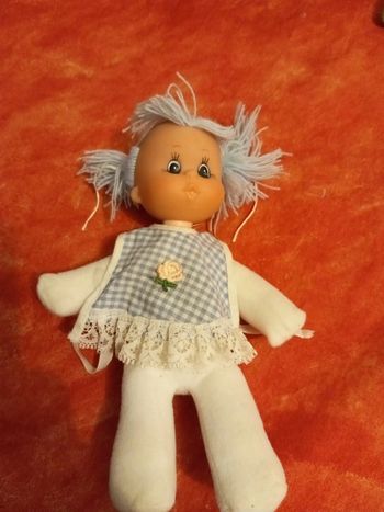 Mini poupée cheveux bleu vintage