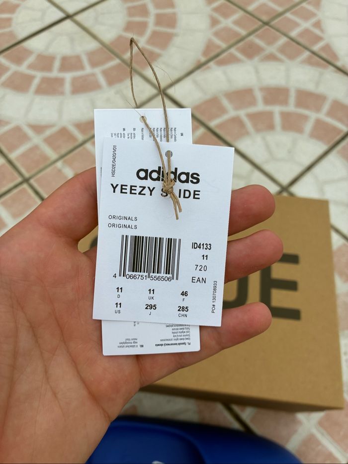 Yeezy Slide Azure - Taille 46 - Neuves - photo numéro 5