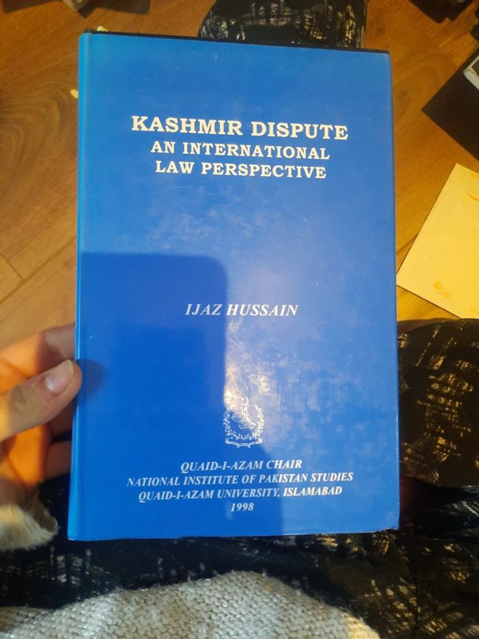 Livre ijaz hussain en anglais p j