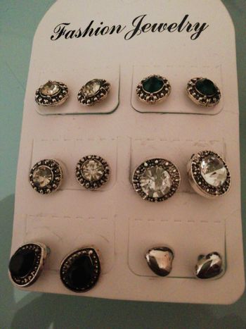 Boucles d'oreilles, (12)