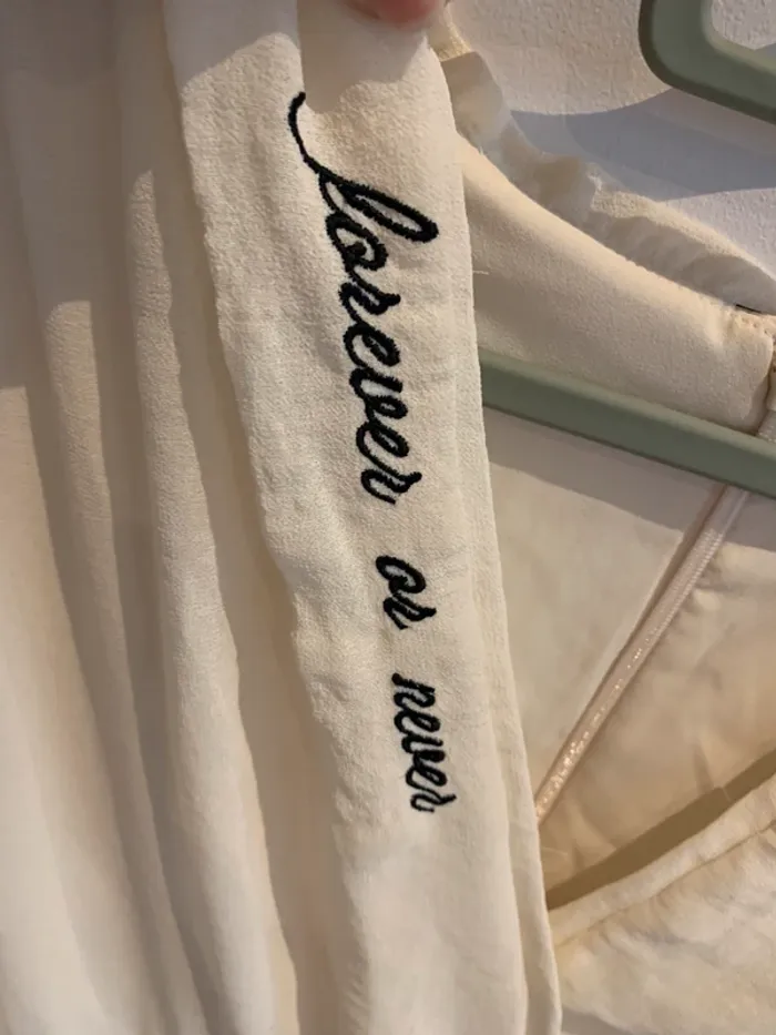 Robe beige à volants - photo numéro 2