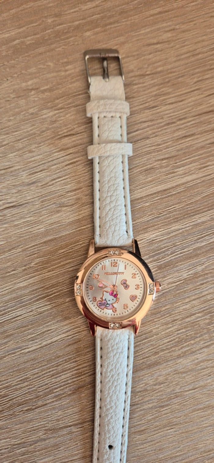 Montre fantaisie Hello kitty bracelet blanc. - photo numéro 4