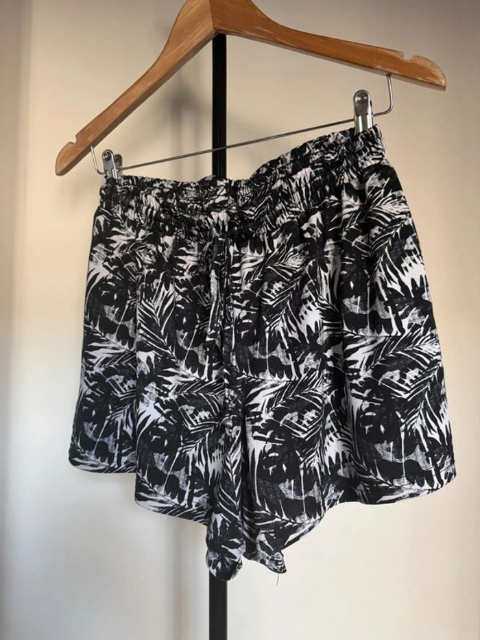 Short noir à imprimé feuillage blanc L - photo numéro 2