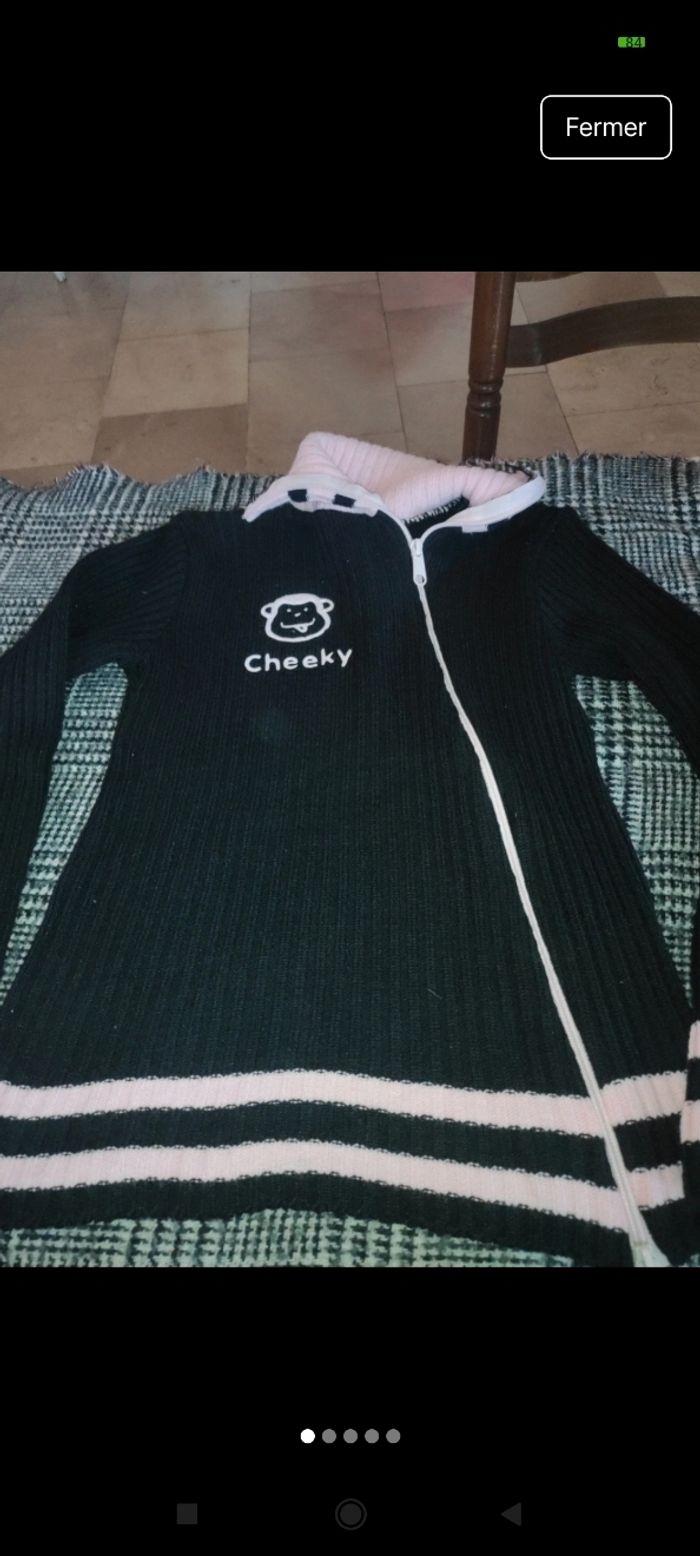 Très beau gilet fille e57