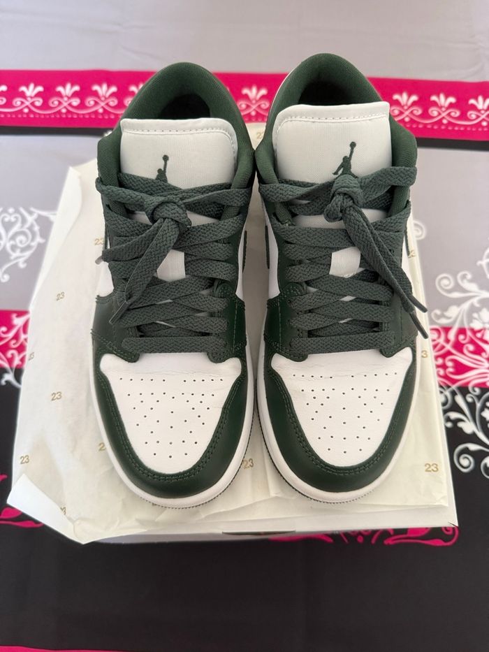 Baskets Nike Air Jordan 1 Low blanc/jade galactique - photo numéro 3