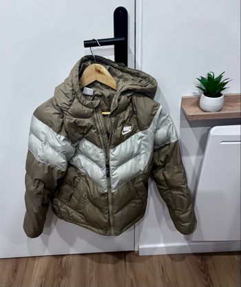 Doudoune Nike  fille bon état 
