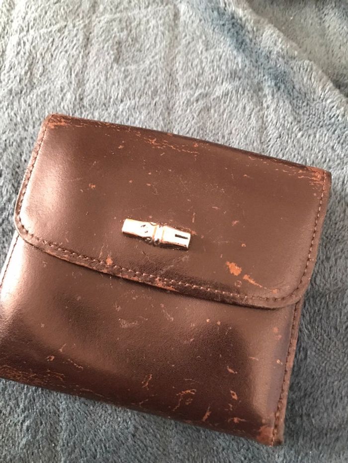 Porte feuille marron  homme marque longchamp très bon état.