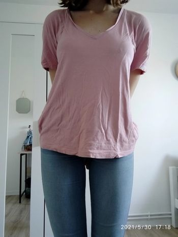 Tee short col v rose Bershka