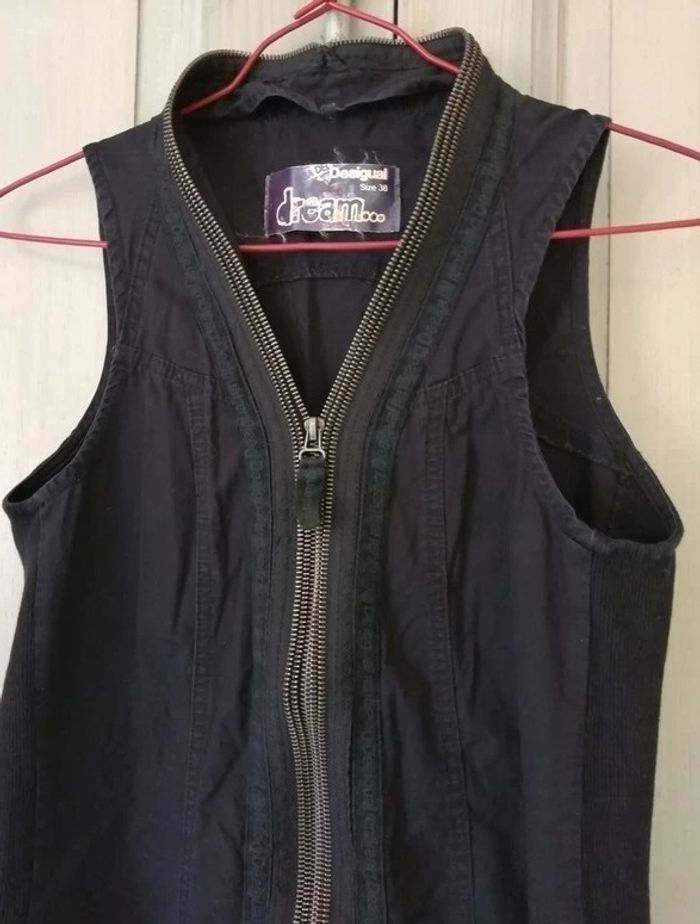 robe noire zippée devant Desigual taille 38 en très bon état - photo numéro 2