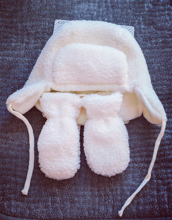 Ensemble bonnet et mouffles