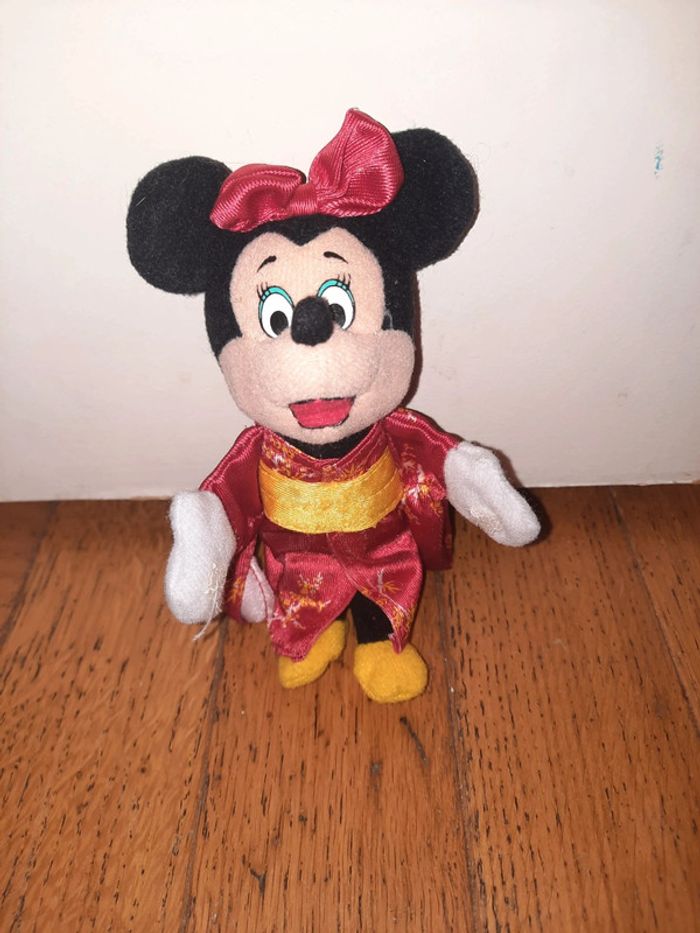 Minnie tenue asiatique mac donald vintage 2000