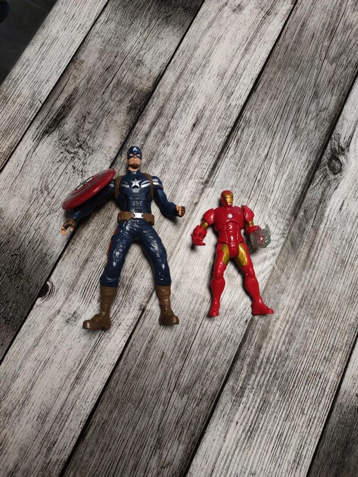 Lot 2 figurines Marvel électroniques
