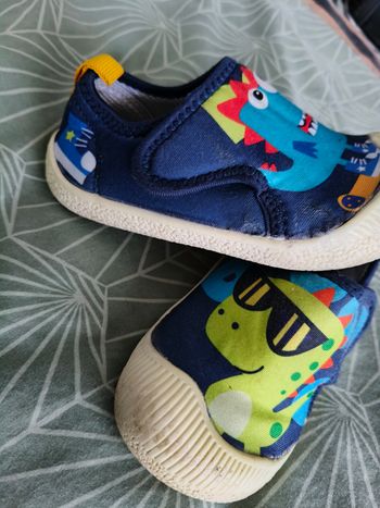 Chaussures légères dinosaures 25