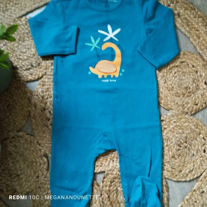 🦖💙 Pyjama grenouillère léger – Kiabi – Thème dinosaure – 12 mois / 74 cm – Très bon état - photo numéro 3