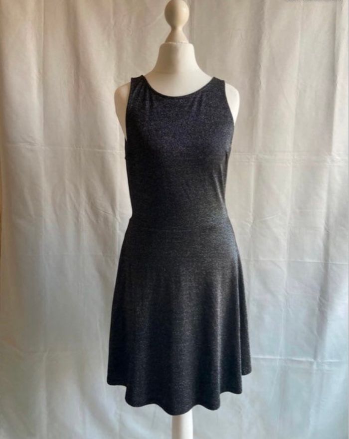 Robe patineuse noire et argentée dos décolleté H&M taille 38 / M - photo numéro 1