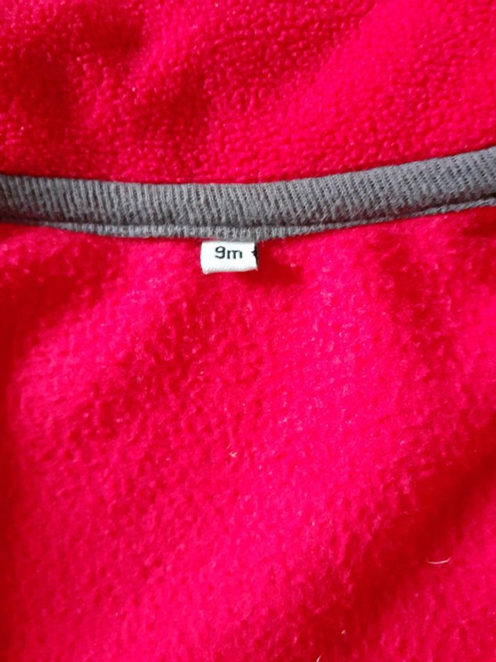 Polaire rouge - 9 mois - photo numéro 5