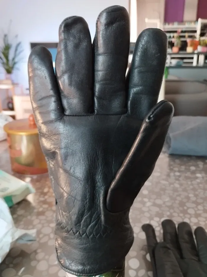 Paires de gants taille 9 tbe - photo numéro 3