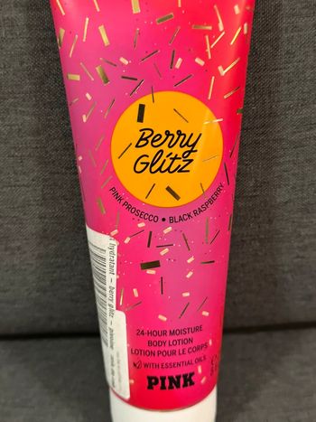 Lait hydratant Corps - Pink Victoria’s Secret - Berry Glitz 236ML Neuf