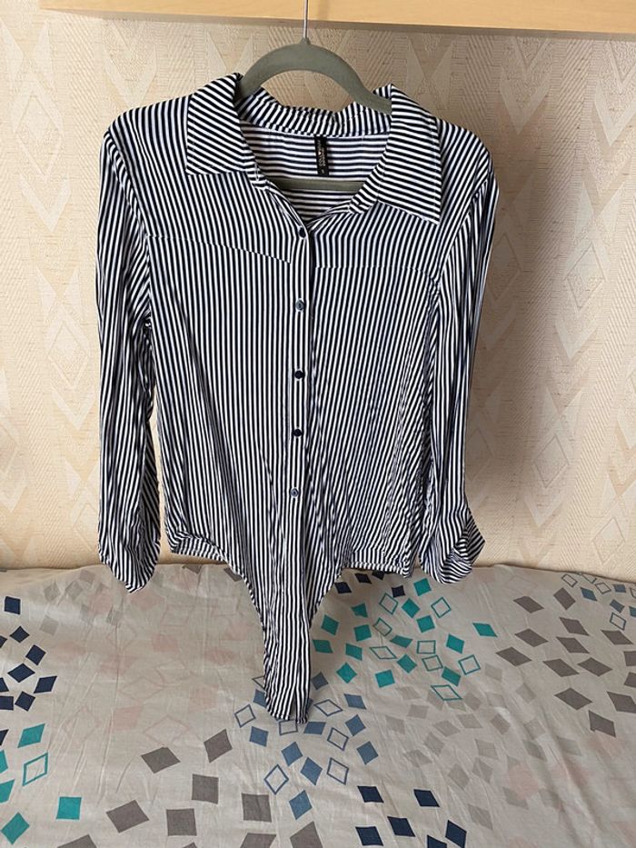 Superbe belle chemise bleu à rayures à noeud Colloseum taille S - photo numéro 3
