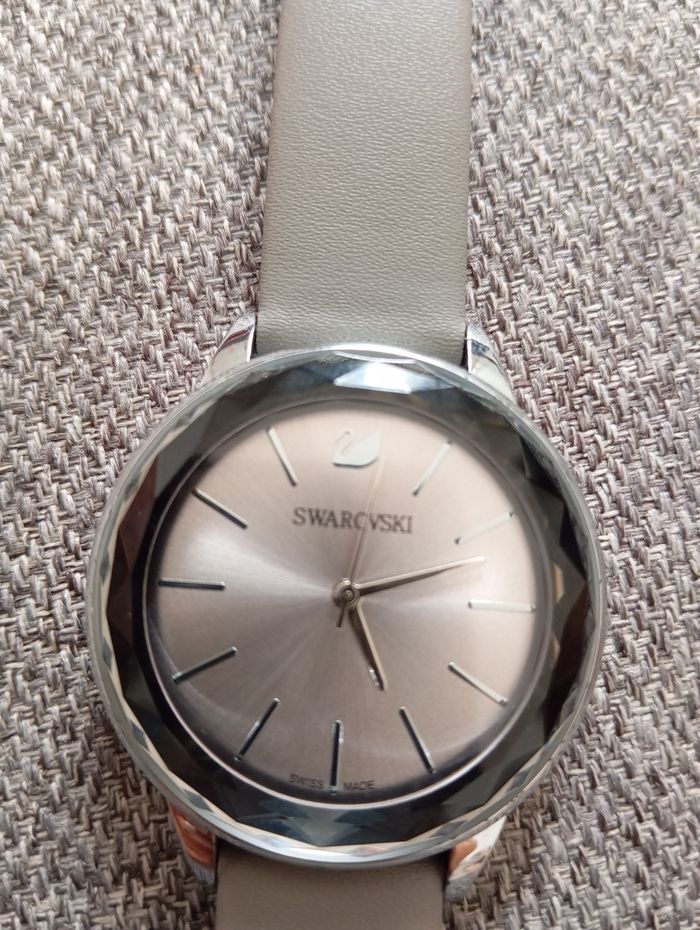 Montre Swarovski grise - photo numéro 2