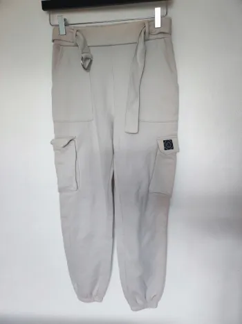 Pantalon cargo ou survêtement