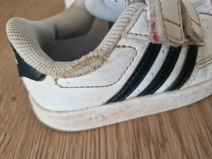 Adidas taille 22 - photo numéro 3