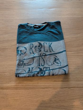 Tee shirt manches courtes taille S tee shirt a motif