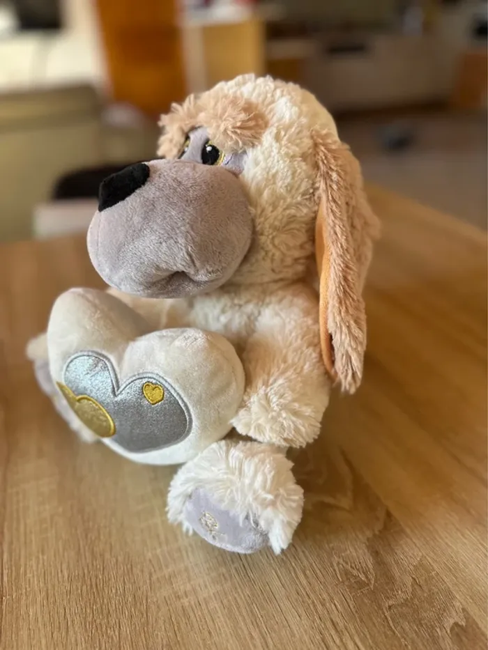 Peluche chien beige avec cœur – Très bon état - photo numéro 2