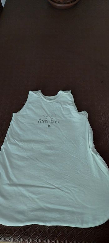 Belle gigoteuse/turbulette sans manches Kiabi 0-6 mois blanche excellent état