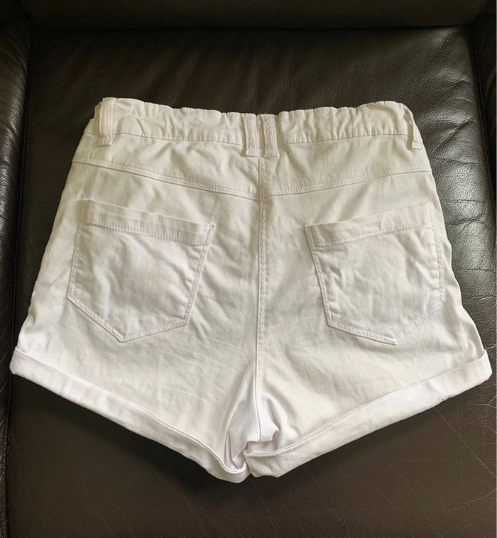 Short fille - photo numéro 2