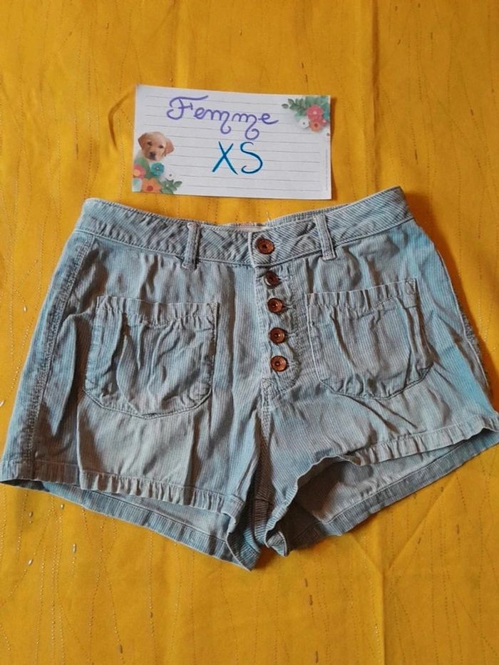 Mini short XS en jean bleu clair