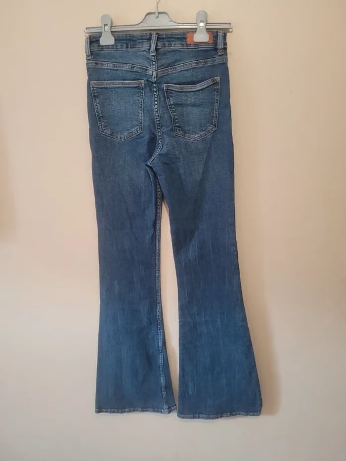 Jean jambes larges bershka taille 36 - photo numéro 2