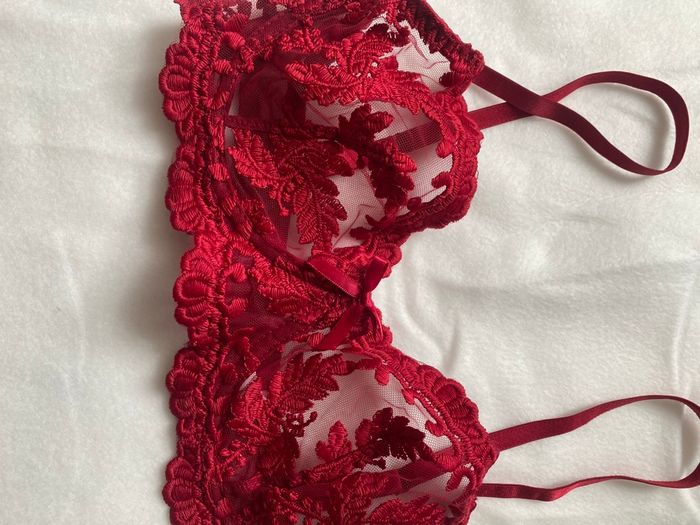 Ensemble de lingerie rouge dentelle neuf - photo numéro 2