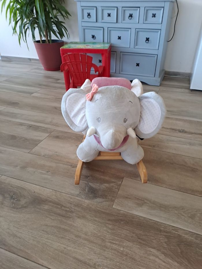 Éléphant à bascule