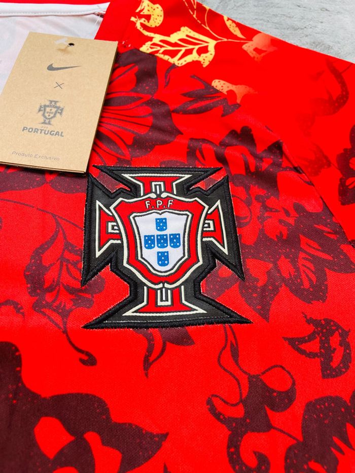 Maillot concept foot Portugal rouge fleurs taille S - photo numéro 6