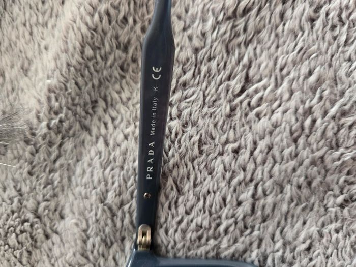 Jolie paire de lunette Prada - photo numéro 7