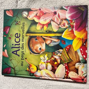 Livre Alice au pays des merveilles neuf