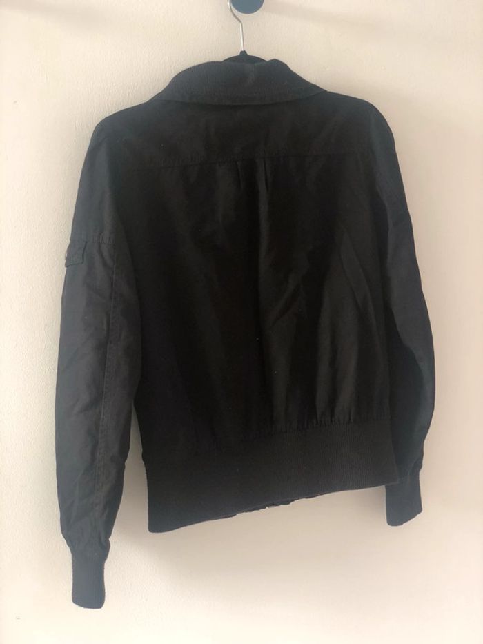 Veste noir basique. - photo numéro 3