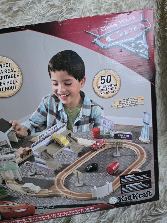 Circuit en bois disney cars avec voiture kidkraft - photo numéro 3